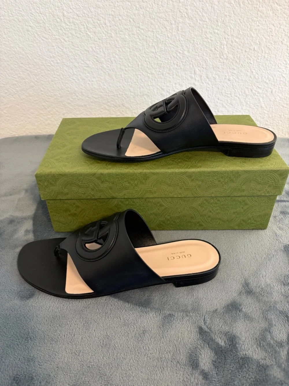 BRAND NEW Women’s Gucci Cut Leather Flat Thong Sandals Black Sz 39 (US 9) - Picture 6 of 9